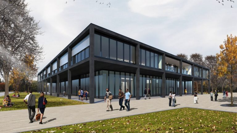 Architekturvisualisierung des RITZ Innovationszentrums: Moderne zweigeschossige Glasfassade mit klarer Linienführung, umgeben von herbstlicher Parklandschaft und Menschen auf dem Vorplatz.