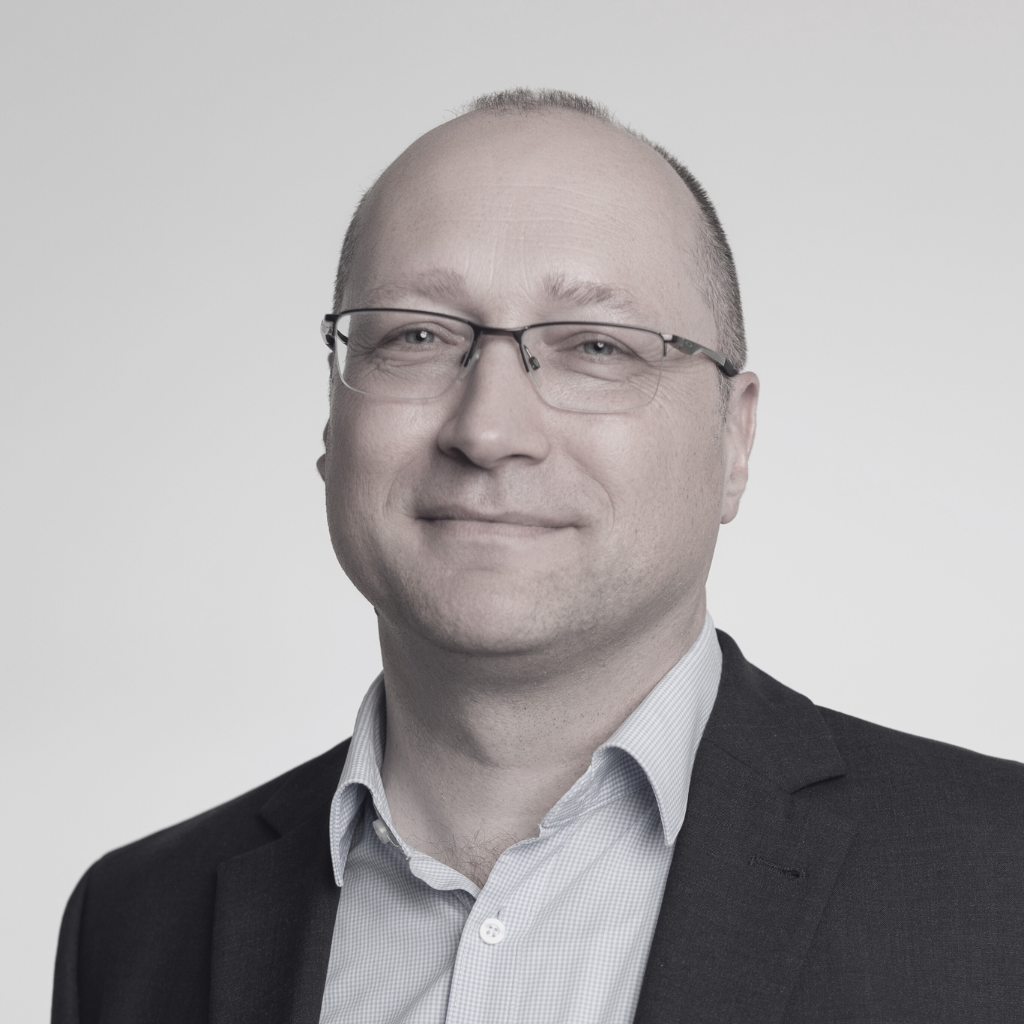 Porträt von Dr. Thomas Abele in schwarz-weiß