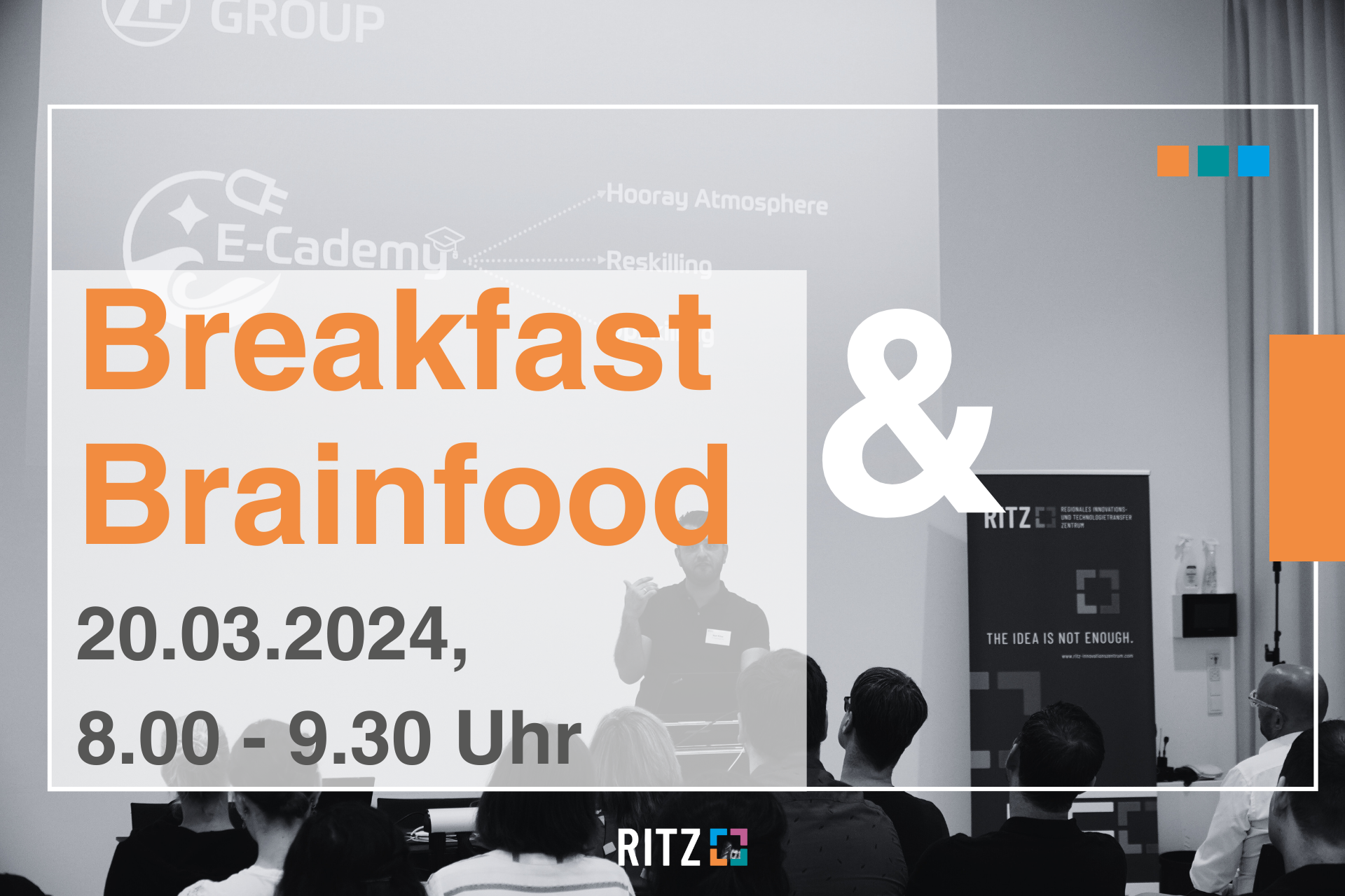 Schwarz-weiß-Foto eines Vortrags vor Publikum mit farbig überblendeter Textfläche: „Breakfast & Brainfood – 20.03.2024, 8.00 – 9.30 Uhr“, mit RITZ-Logo und grafischen Akzenten in Orange, Blau und Cyan.