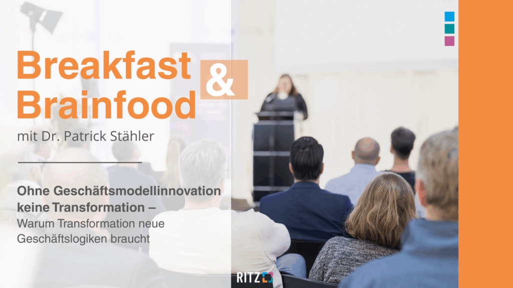 Symbolisches Bild für das Veranstaltungsformat Breakfast & Brainfood im RITZ Innovationszentrum. Es zeigt Teilnehmende, die einem Vortrag zuhören, und steht stellvertretend für den Austausch von Wissen und Impulsen am Morgen. Links sind der Veranstaltungstitel und das Thema der Ausgabe mit Dr. Patrick Stähler zu lesen: „Ohne Geschäftsmodellinnovation keine Transformation – Warum Transformation neue Geschäftslogiken braucht.“ Das Design kombiniert helle Farben mit einem orangefarbenen Akzent und dem RITZ-Logo.