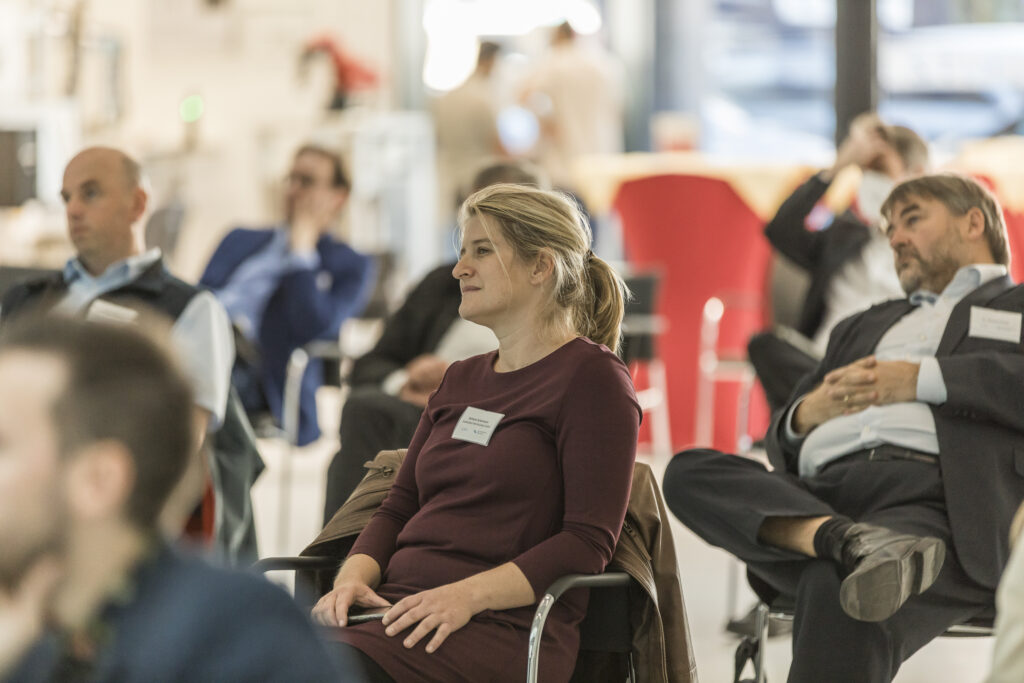 Aufmerksames Publikum bei der Digitalisierungstour Baden-Württemberg 2021 im RITZ während eines Fachvortrags.